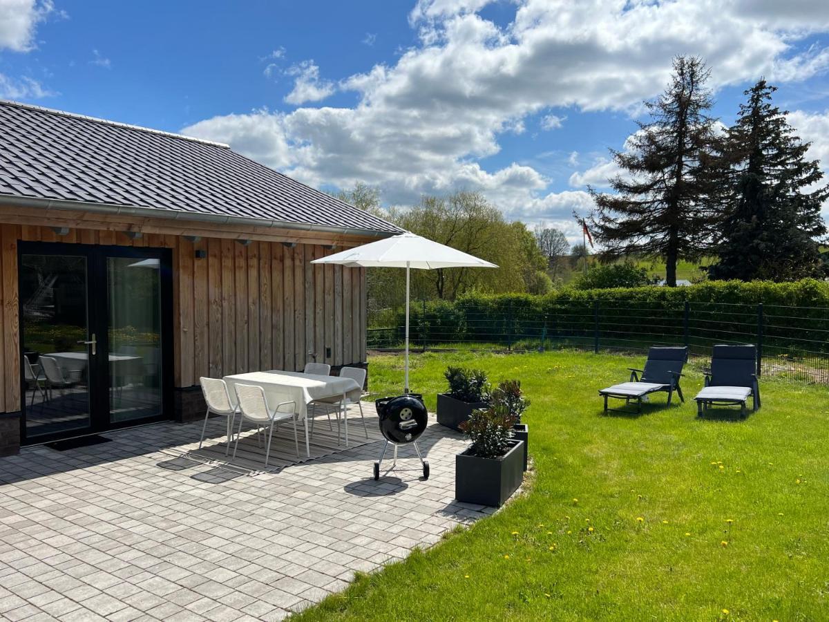 Ferienhaus Auszeit Mit Sauna Schwarz Exteriör bild