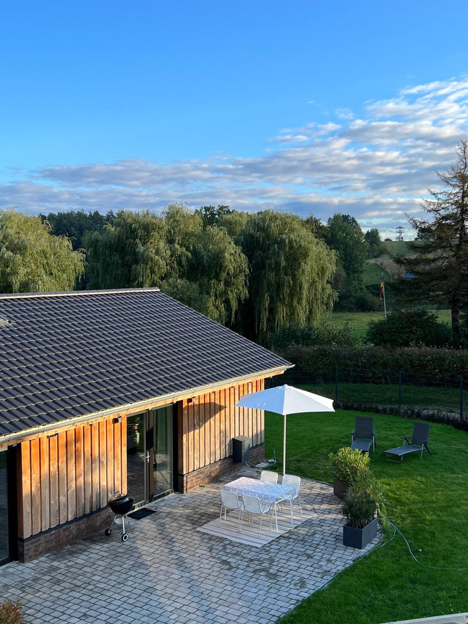 Ferienhaus Auszeit Mit Sauna Schwarz Exteriör bild